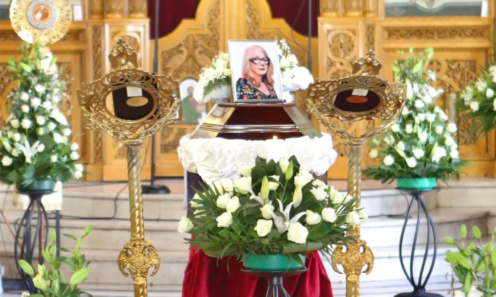 Συγκίνηση στο τελευταίο αντίο της αγαπημένης ηθοποιού Άννας Παναγιωτοπούλου (Βίντεο-Εικόνες)
